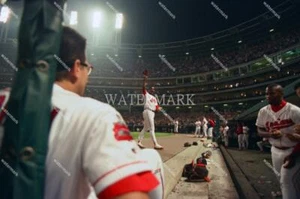 EX404 Eddie Murray Salutes Cleveland Indians 8x10 11x14 16x20 Photo - Picture 1 of 1