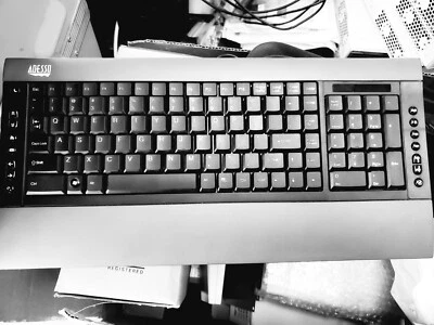 Adesso SlimTouch 520 very light Keyboard with 2 X USB HUBS/SD CARD  (AKB-520UB) - Image 1 of 4