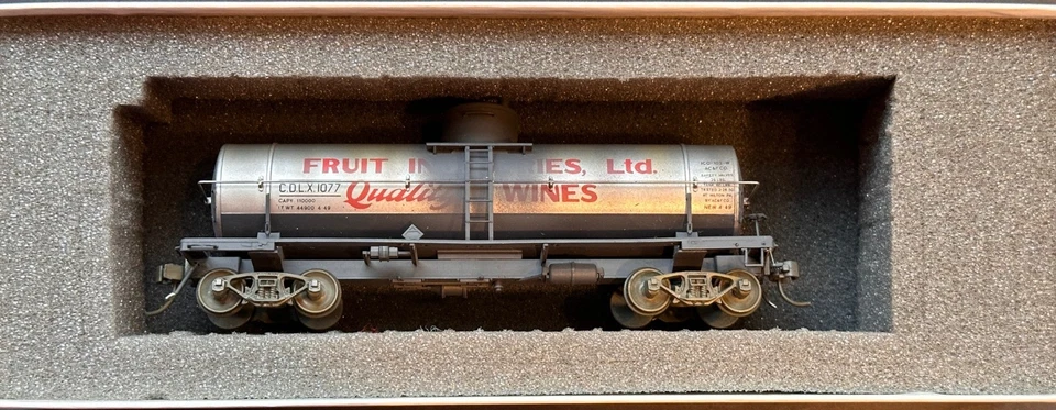 Coche cisterna escala HO calidad vino decorado a mano/desgasteado por Howard Zane Foto 1 de 4