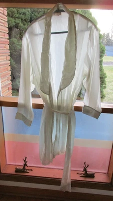 Bata mediana vintage Victoria's Secret etiqueta dorada semi transparente a rayas Foto 1 de 4