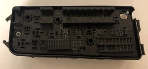GENUINE VAUXHALL VECTRA C 02 - 09 1.9CDTI DIESEL FUSE / RELAY BOX P/N 519181002  - Picture 1 of 9