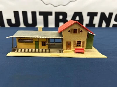 Pola HO Passenger Train Station Yellow 92/D (T) - Image 1 of 4