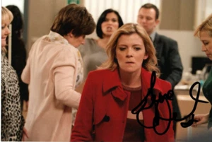 CORONATION STREET: JANE DANSON 'LEANNE BATTERSBY' SIGNED 6x4 ACTION PHOTO+COA - Picture 1 of 1
