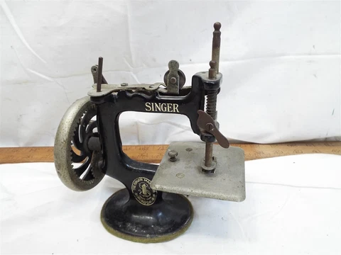 Childs Singer Toy Sewing Machine Sewhandy Hand Crank Sew Handy Needs Love Cover