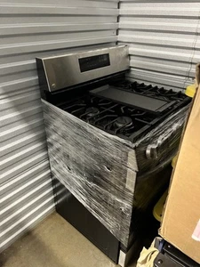 LG Gas Stove With 5 Burners. Includes Original Center piece! - Picture 1 of 6