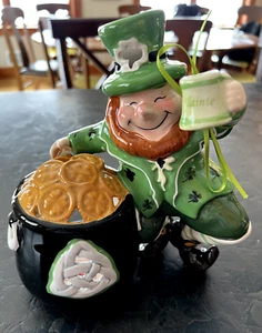 LEPRECHAUN W/POT OF GOLD BLUE SKY TEALIGHT HOLDER - Picture 1 of 6