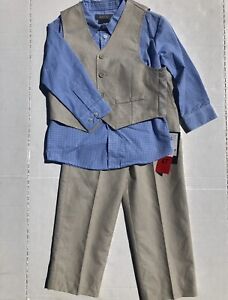 NEW BOYS  KENNETH COLE REACTION SUIT SIZE 4T