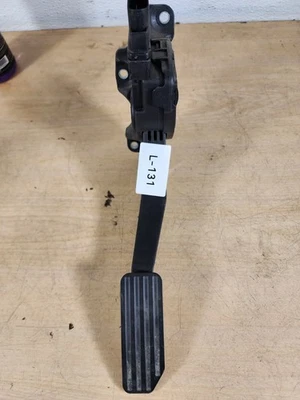 2011-2018 OEM LAND ROVER RANGE ROVER EVOQUE ACCELERATOR GAS PEDAL ASSEMBLY - Image 1 of 4