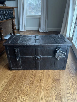 Cofre Nuremberg/Armada siglo XVII Foto 1 de 4