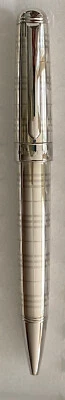 Bolígrafo Burberry (Pentel) Balmoral - Barril de plata de ley y revestimiento de paladio Foto 1 de 4