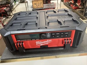 Milwaukee 2950-20 M18 radio/altoparlante senza fili agli ioni di litio CONFEZIONE - Foto 1 di 6