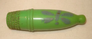 Portachiavi plastica verde Francia vintage kit cucito libellula ditale porta aghi - Foto 1 di 4
