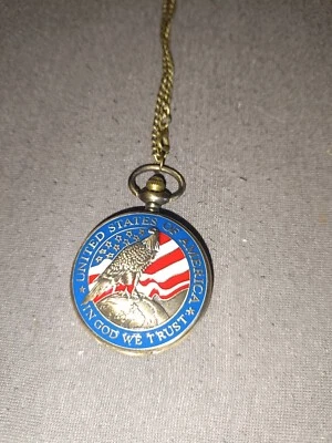 Montre de poche à quartz motif aigle sur drapeau Américain neuf avec. sa chaine - Photo 1/2
