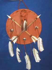 14" Durchmesser braun Leder Medizin Mann Schild mit 2 Pfeilen & Medizin Tasche Neu ND03 - Bild 1 von 5