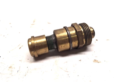 USED AEROQUIP COUPLER FOR  IH TRACTORS REF# 111125-450 - Image 1 of 4