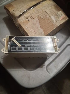 Nos 1981-1982 Riviera Heat/Ac Conrol For Cars W Electronic Temp Control 25508961 - Picture 1 of 4