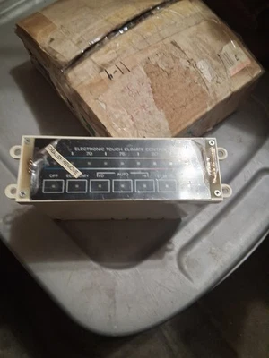 Nos 1981-1982 Riviera Heat/Ac Conrol For Cars W Electronic Temp Control 25508961 - Image 1 of 4