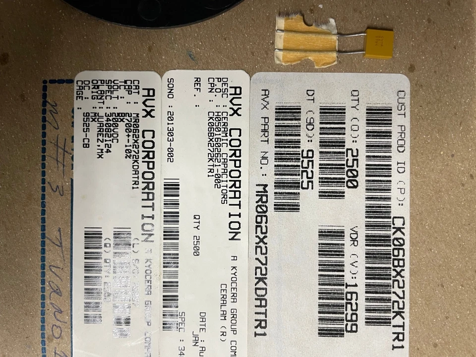 LOTE DE 100 PIEZAS KYOCERA AVX CK06BX272KTR1 Foto 1 de 1