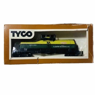 Tyco HO Scale DUPX 6046 Yellow & Green Dome Tanker with Box - Image 1 of 4
