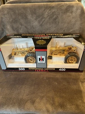 1/16 International Harvester Farmall 300 & 400 Gold 50th Anniversary Tractor Set - Image 1 of 4