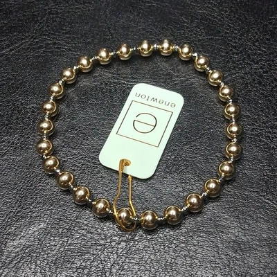 Pulseira elástica com miçangas enewton folheada a ouro/hematita. E5.338 - Imagem 1 de 4