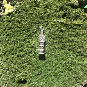 3 dijes plateados Big Ben artesanía colgante de metal torre reloj Reino Unido 1" pulgada - Imagen 1 de 1