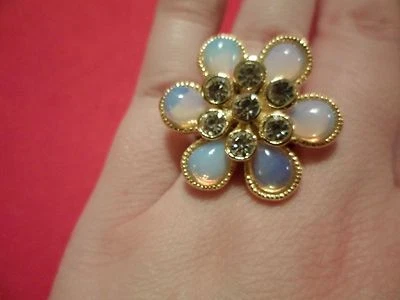 Anillo de cristal austriaco opalita en oro amarillo de 14 K sobre acero inoxidable tamaño 7-15,00 CTW Foto 1 de 4