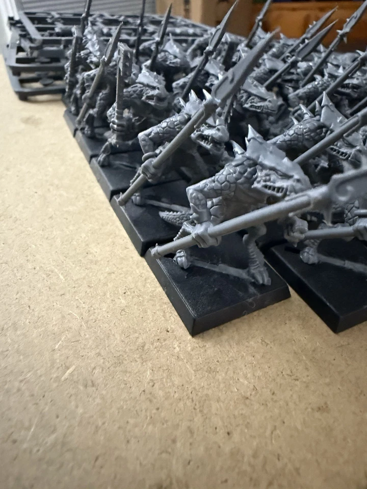 Guerreros Saurus Lizardmen con brocas X24 Foto 1 de 2