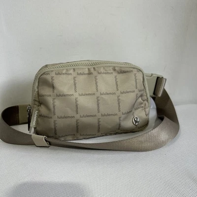 Bolso Cinturón Lululemon 1L Marca Palabra Rejilla Mini Línea Lino Bronceado Logo Foto 1 de 4