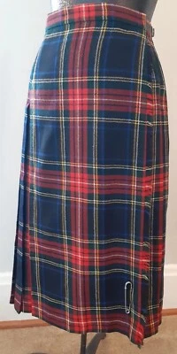 FALDA FALDA ESCOCESA DE LANA TARTÁN A CUADROS ROJA NEGRA AZUL PLIEGUES FLECOS HEBILLAS DE CUERO PEQUEÑA Foto 1 de 4