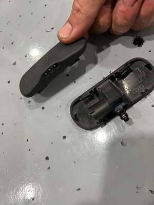 2008-2017 奥迪 A5 A4 S4 S5 左 WINDSHIELD WASHER 加热喷射喷射器 原始设备制造商 — 第 1/2 张图片