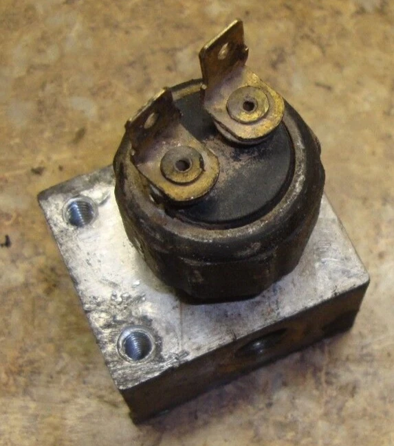 2002 Polaris Sportsman 500 HO Brake Line Splitter Light Switch Valve Fluid I1 - Image 1 of 1