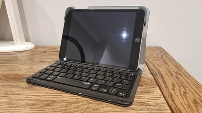 iPad Mini 3rd Gen 128gb A1599 WiFi Space Grey Great Condition bundle - Image 1 of 4