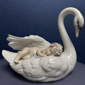 Llandro Drifting through Dreamland Swan And Baby Porcelain Figurine - Picture 1 of 16