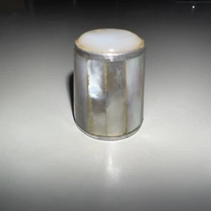 c. 1980s Japan Panelled Shell Thimble - 2.2cm high - Excellent Condition - Bild 1 von 5