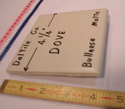 1 pc. Gris Dove-Lite: azulejo de cerámica Bullnose de 4-1/4" de Daltile #D-725, mate, nuevo Foto 1 de 4