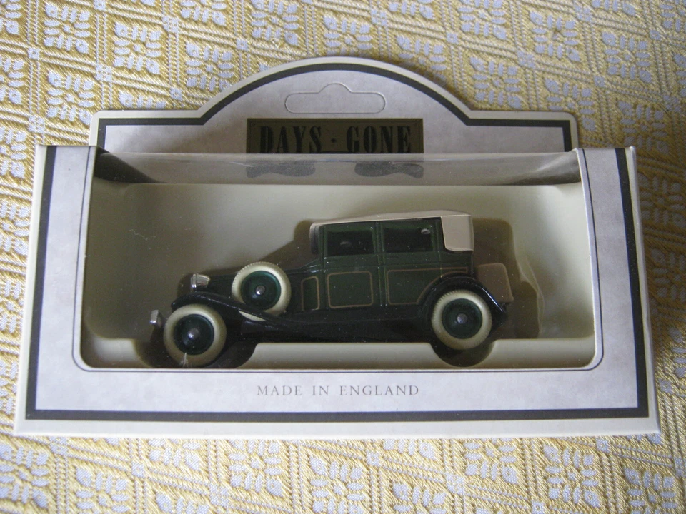 LLEDO DAYS GONE  PROMOTIONAL LP19 ROLLS ROYCE  GREEN & CREAM with COACH LINESM&B - Image 1 of 1