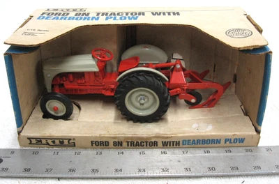 Tractor Ford 8N ERTL 1987 1/16 de colección con arado dearborn juguete de granja en caja #841 Foto 1 de 2