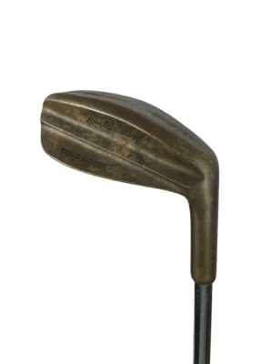 Northwestern Tom Weiskopf Tour Model Chipper 34.5” Steel Shaft RH - Image 1 of 4