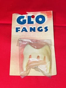 NOS Vintage 1960’s Dracula Teeth Famous Monsters Captain Company GLO FANGS - Toy - Picture 1 of 3