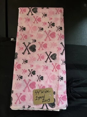 VINTAGE PINK/BLACK HEARTS /CROSSBONES GLITTERFABRIC TRADITION - Image 1 of 4