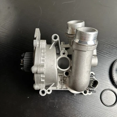 Conjunto de bomba de agua y termostato motor HEPU 06H121026ED VW Volkswagen Jetta Foto 1 de 4