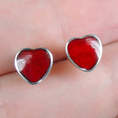 Brincos pequenos de prata esterlina 925 em forma de coração coral vermelho, RCE-249 - Imagem 1 de 4