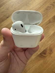 Ein Airpod mit Case - Zdjęcie 1 z 3