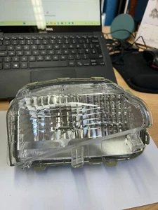 Front Left N/S/ PASSENGER INDICATOR Toyota Prius Mk3 XW30 8152147070 P2-8 - Picture 1 of 3