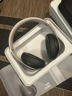 Beats Studio Pro Noise Cancelling Wireless Headphones Black/Gold - Image 1 of 4