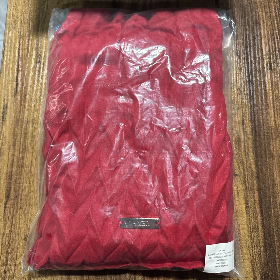 La Mer X Xu Jing Plush Blanket in Satin Pouch, 70in x 25in New, Unopened in Bag - Image 1 of 4