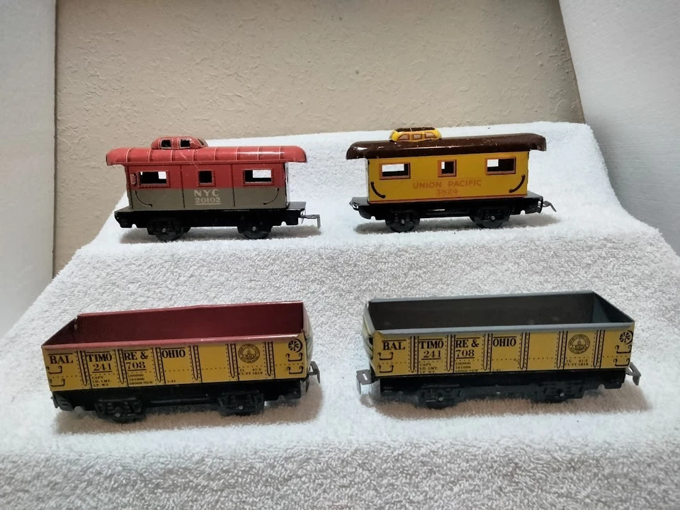Marx O Gauge Tin Loco, Caboose NYC 2102, UP 3824; (2) Gondola B&O 241708 Lot -21 - Image 1 of 4
