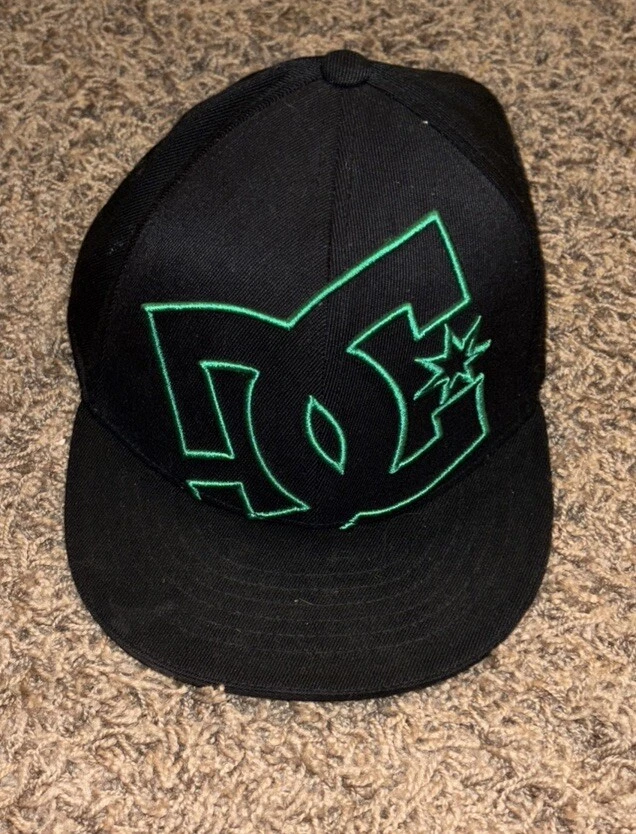 DC Shoes Logo 210 Fitted Flex Fit Brand Hat  Black/Green Size  6 7/8 New Era - Image 1 of 3