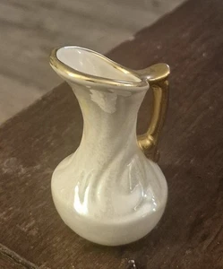 Vintage 30er Jahre 3,5 cm Krug Vase creme mit Goldrand Wirbel Design  - Bild 1 von 7